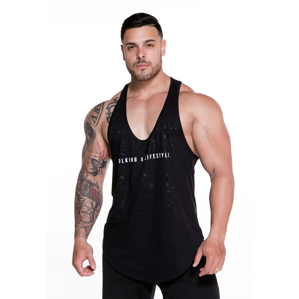 Regata lifestyle preta com modelagem cavada - Por: R$ 89,00 Regata lifestyle preta com modelagem cavada - Por: R$ 89,00